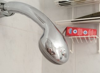 El mango de la ducha hoy no quiere sexo