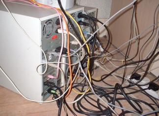 Google admite que tiene “un lío de cables de la hostia”