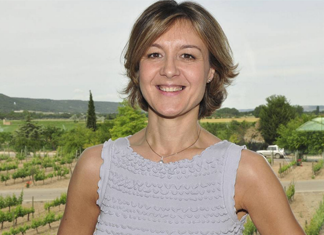 La ministra de Agricultura empieza a recoger las primeras mandarinas de la temporada