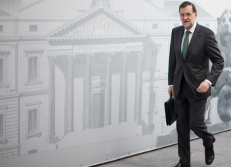 Rajoy promete que, si vuelve a ganar las elecciones, llevará algo de ropa a La Moncloa y dejará un cepillo de dientes