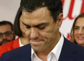 Pedro Sánchez exige la dimisión de su peluquero tras el fracaso electoral