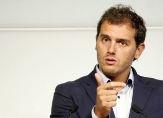 Albert Rivera elimina a su jefe después de que éste atentara contra él