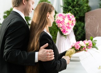 Cinco fotos de funerales para ver en el trabajo e imaginar que son del funeral de tu jefe