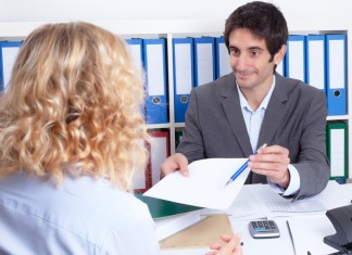 Diez cláusulas que jamás deberías firmar en un contrato de alquiler
