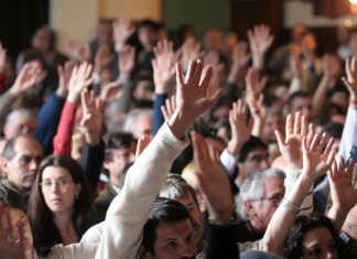 Los españoles, hartos de carecer de gobierno, empiezan a organizarse en un sistema democrático representativo