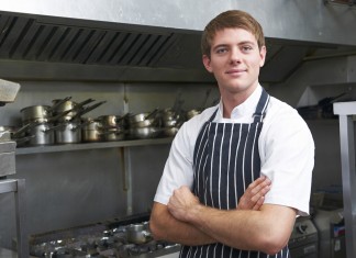 Los comensales de un restaurante, enormemente decepcionados al comprobar que el chef no está gordo