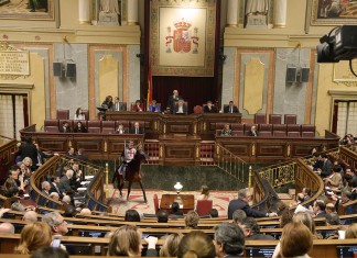 Felipe VI irrumpe en el Congreso a caballo para formar Gobierno