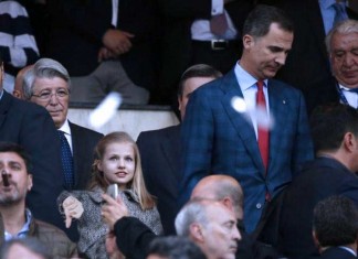 La Princesa Leonor asiste al Atlético-Bayern y ordena la ejecución del defensa Javi Martínez