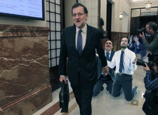 Completamente agotados, Sánchez, Iglesias y Rivera suplican a Rajoy que gobierne de nuevo