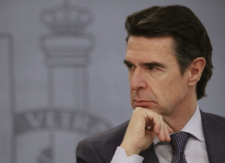 La Justicia estudia imputar al ministro Soria por error porque su nombre aparece por error en los Papeles de Panamá