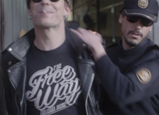 Un grupo de rock llama a los antidisturbios para que les ayuden a destrozar el local