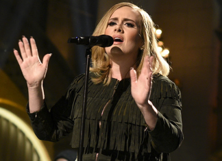 Adele suplica que nadie más la llame diciendo «Hello, it’s me»
