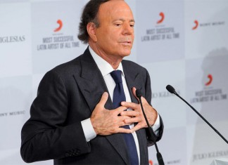 Julio Iglesias reclama la paternidad de todos los españoles nacidos entre 1968 y 2016