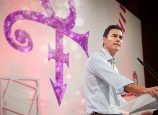 Pedro Sánchez pregunta si el símbolo de Prince ha quedado libre
