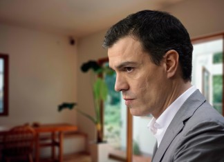 Pedro Sánchez asume con nerviosismo que su única posibilidad para ganar es darle un puñetazo a Rajoy delante de las cámaras