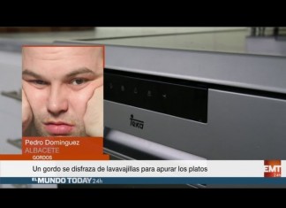 Un gordo se disfraza de lavavajillas para apurar los platos