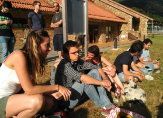 Íñigo Errejón llama a Pablo Iglesias para que vaya a buscarlo al segundo día del campamento de verano