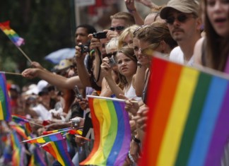 La cabalgata del Orgullo LGTBI logró convencer a 50.000 niños heterosexuales
