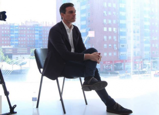 El País entrevista a Pedro Sánchez durante seis horas mientras Susana Díaz asume el control del PSOE