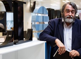El director de El Mundo monta en cólera al comprobar que su diario está gratis en Internet