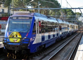 Evitarán las suicidios en el metro con un «smiley» gigante pintado en el morro de los trenes