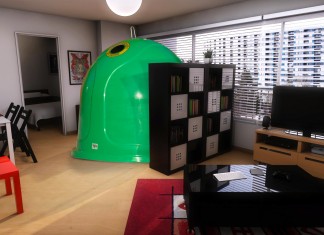 Sube a su casa un contenedor de reciclaje para no tener que bajar las botellas