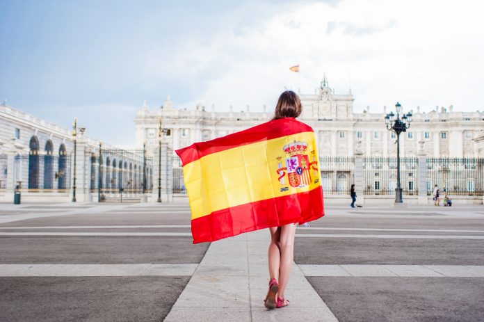 Young woman in front of Palacio de Oriente