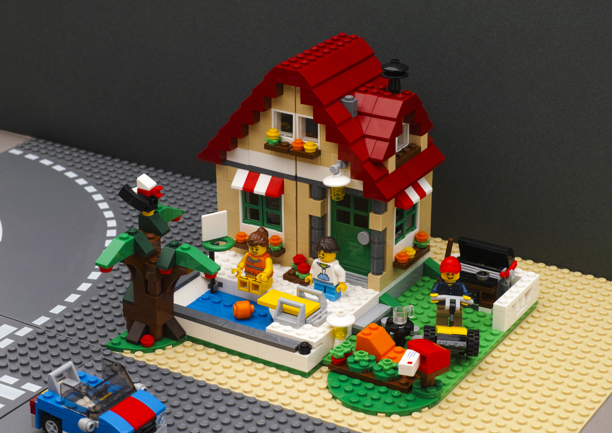Antídoto Consumir Lidiar con Un niño construye con piezas de Lego una casa más grande que aquella en la  que vive | El Mundo Today