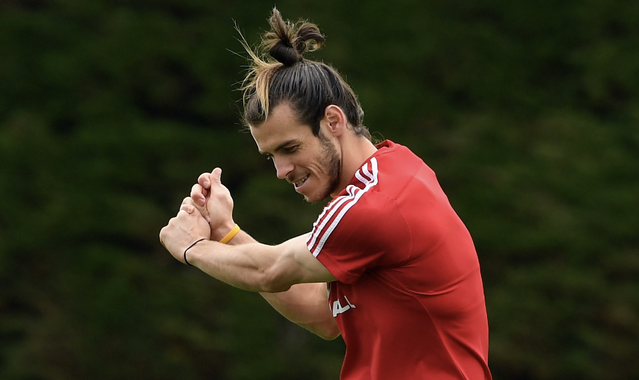 El Real Madrid pide jugar con doce para que Bale pueda salir al campo con su «caddie»