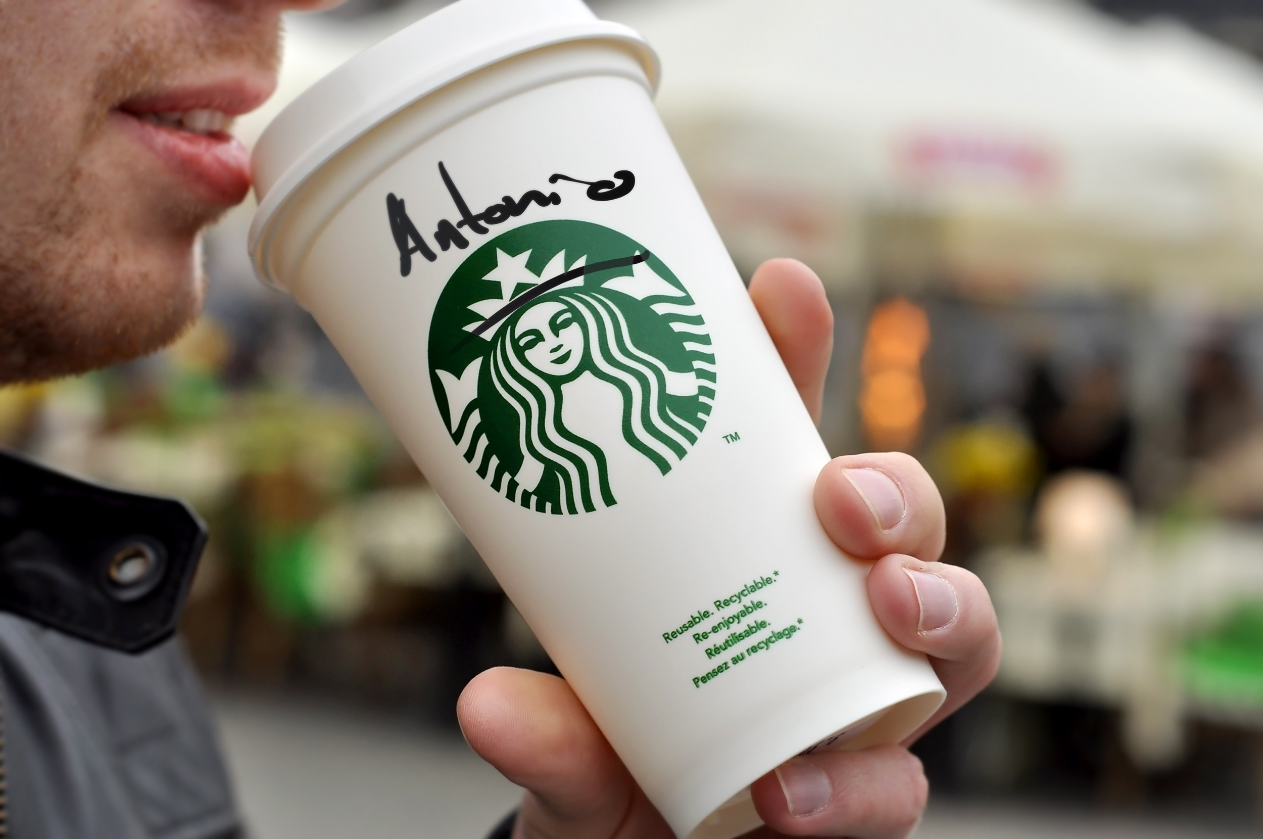 Un vaso de Starbucks con el nombre tendrá el mismo valor