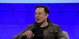 Elon Musk tuitea sin querer con el bolsillo del pantalón y dispara las acciones de una empresa llamada JJJJJJJJJUUUUuuooool,,,,,,,,,,,,66