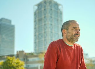 Un hombre empieza a pensar que la CIA sospecha de él después de que 25 personas le pregunten qué estaba haciendo el 11 de septiembre de 2001