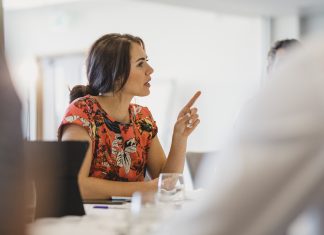 Una encuesta confirma que el 60% de las preguntas, más que una pregunta, son una reflexión