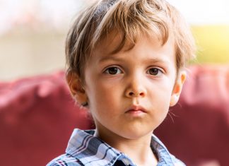 Un niño alcanza el nivel de consciencia suficiente para entender que sus padres no deberían haber tenido un hijo