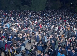 Sorprenden a la viróloga Margarita Del Val en un macrobotellón