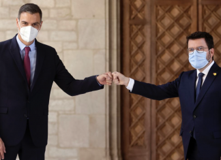 Sánchez y Aragonès pactan la lista de Spotify de la mesa de negociación