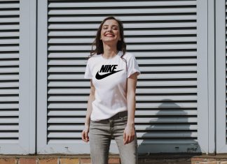 Esta ‘poser’ lleva una camiseta de Nike pero no es capaz de decir el nombre de ninguno de sus directivos
