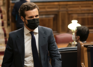 El PP se ofrece a pactar para renovar el PSOE