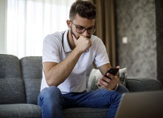 Un joven soluciona la caída global de Instagram al entrar en la app y darle a refrescar