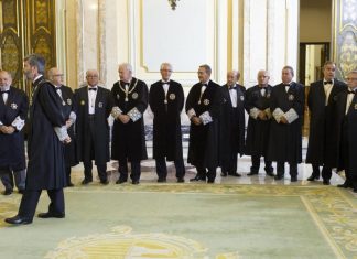 La generación de cristal vuelve a sentar a un humorista en el banquillo