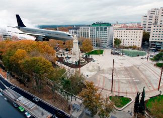 Aterrizan los primeros aviones en la nueva Plaza de España de Madrid
