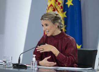 Yolanda Díaz lanza un plan para mejorar las condiciones laborales que consiste en MATAR A LOS PATRONES VAMOOOOOS GENTEEEE
