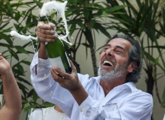 Un hombre que se ha gastado 200 euros en décimos considera que le ha tocado la lotería porque ha ganado 50