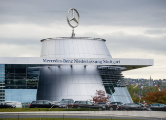 Roban el logo de Mercedes de seis metros de diámetro que colgaba de la fachada de la fábrica