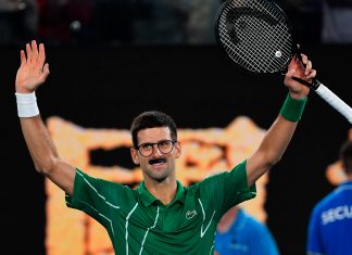 Un desconocido tenista con gafas y bigote llamado Yesvak Djokovisku llega a Australia para participar en el Open