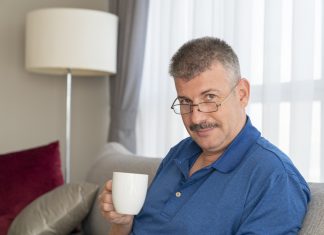 Papá podría estar mintiendo cuando dice que el médico le ha pedido “reposo total y comer más queso”