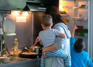 Según una encuesta del CIS, la primera preocupación de los españoles es qué coño cenarán hoy sus hijos