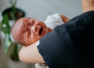 Nace un niño debiendo dos meses de alquiler