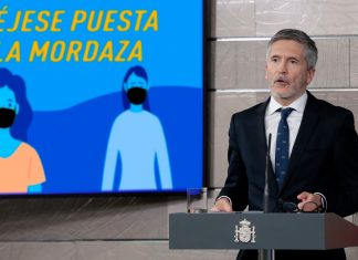 Sanidad anuncia que la mascarilla ya no es obligatoria pero Interior recuerda que hay que seguir llevando la mordaza