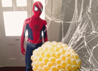 Spiderman no sabe qué le ha ocurrido pero acaba de poner 180 huevos